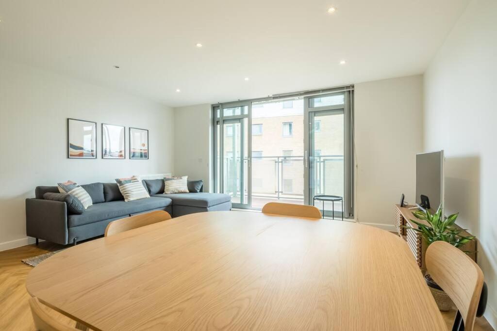 Executive 2Br Apartment Next To Station + Parking CBG Dış mekan fotoğraf